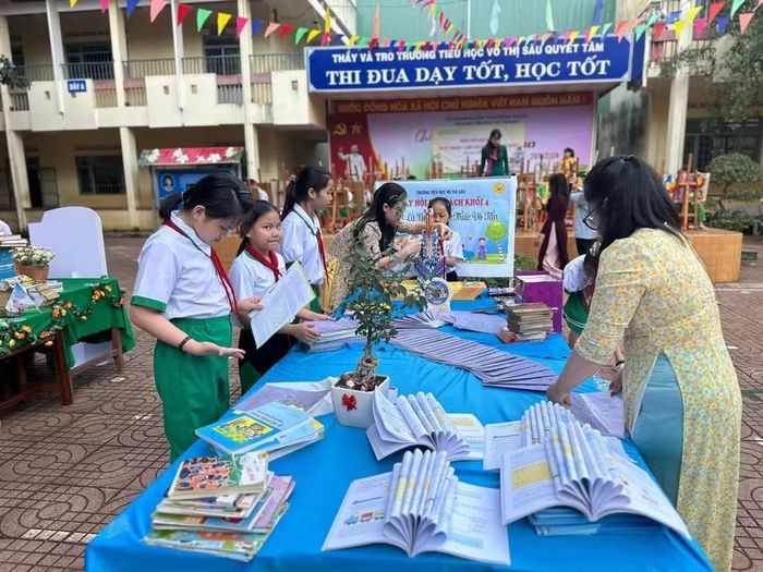 Ngay từ đầu năm học, Trường Tiểu học Võ Thị Sáu đã chủ động tìm giải pháp để bảo đảm học sinh có tài liệu phục vụ học tập.