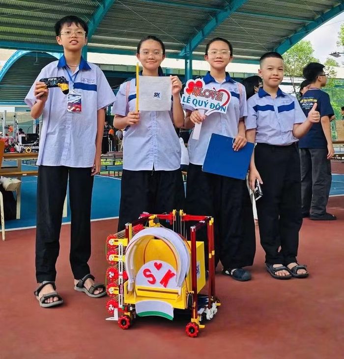 Thành quả của nhà trường là những học sinh có năng lực tốt.