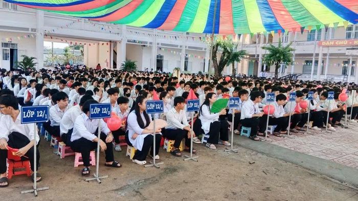 Học sinh Trường THCS-THPT Mỹ Long, tỉnh Vĩnh Long trong ngày khai giảng năm học 2026 - 2027.
