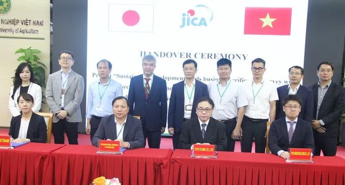 Đại diện Học viện Nông nghiệp Việt Nam, JICA, TOYO ký kết bàn giao hệ thống BMP và Hệ thống CT.