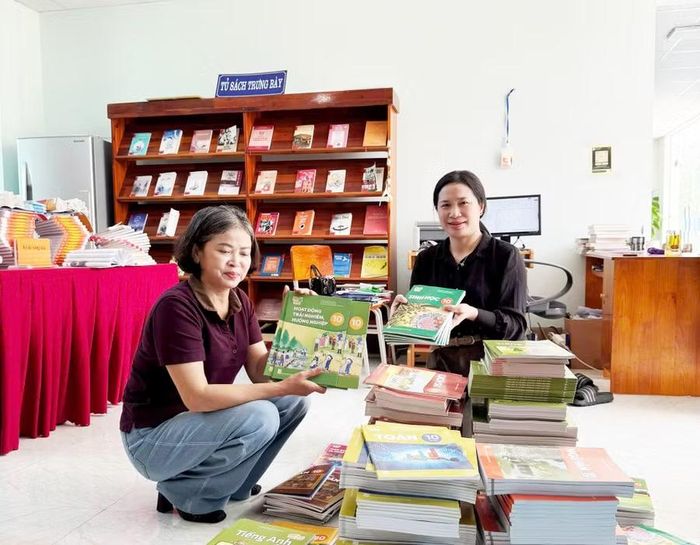 Thư viện Trường THPT Kỳ Anh tiếp tục liên hệ với đơn vị cung ứng nhằm bổ sung những đầu sách còn thiếu.