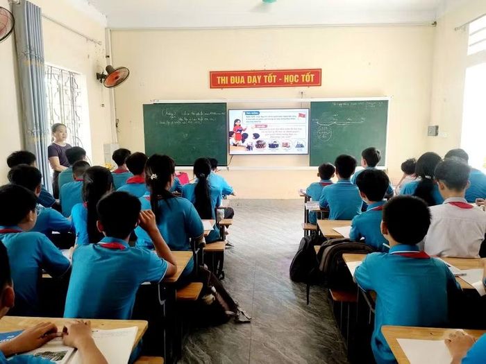 Trường học THCS Can Lộc (Xã Can Lộc, Hà Tĩnh) linh hoạt khai thác sách điện tử để không gián đoạn việc học.