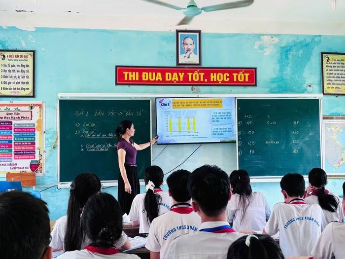 Các trường học linh hoạt triển khai nhiều giải pháp, bảo đảm hoạt động dạy học ổn định.