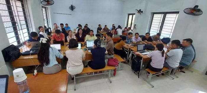 Nâng cao năng lực số cho giáo viên.