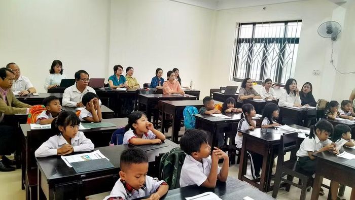 Tổ chức các tiết dạy thực nghiệm trực tiếp tại Trường Phổ thông nội trú Tiểu học &THCS A Lưới 4 trong chiều cùng ngày.