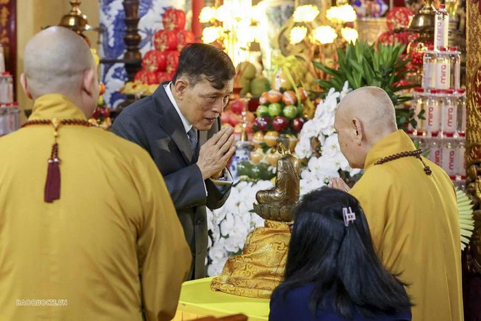 Buổi thăm diễn ra trong không khí hoan hỷ trước những phát triển tốt đẹp trong quan hệ đối tác chiến lược giữa hai quốc gia, ghi dấu ấn một sự kiện văn hóa - ngoại giao đặc biệt ý nghĩa, nằm trong chuỗi hoạt động Kỷ niệm 50 năm thiết lập quan hệ ngoại giao Việt Nam - Thái Lan (1976-2026).