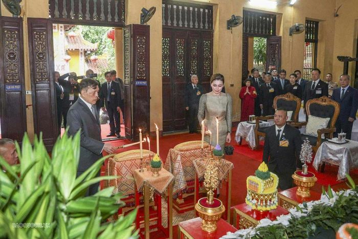 Chùa Quán Sứ là một trong những ngôi chùa cổ kính và linh thiêng, thu hút du khách bởi không gian thanh tịnh và giá trị lịch sử sâu sắc. Nơi đây không chỉ là điểm đến tâm linh nổi tiếng mà còn là minh chứng cho văn hóa Phật giáo Việt Nam.