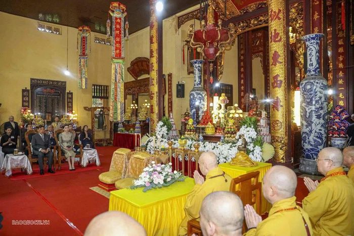 Thái Lan là một trong những vùng đất có lịch sử lâu đời, nơi mà những dấu ấn của Phật giáo hiện diện rõ rệt trong đời sống văn hóa và tín ngưỡng. Nền văn hóa rực rỡ và những truyền thống Phật giáo phong phú được lưu truyền qua nhiều thế kỷ đã trở thành niềm tự hào của người dân Thái Lan.
