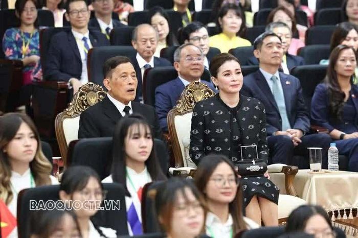 Lãnh đạo Trường Đại học Hà Nội khẳng định sẽ tiếp tục phát huy thế mạnh về đào tạo ngoại ngữ, giáo dục quốc tế, giao lưu văn hóa và hợp tác học thuật; tạo thêm cơ hội để sinh viên hai nước cùng học tập, trải nghiệm, chia sẻ và trưởng thành, qua đó góp phần vun đắp tình hữu nghị Việt Nam-Thái Lan từ thế hệ trẻ.