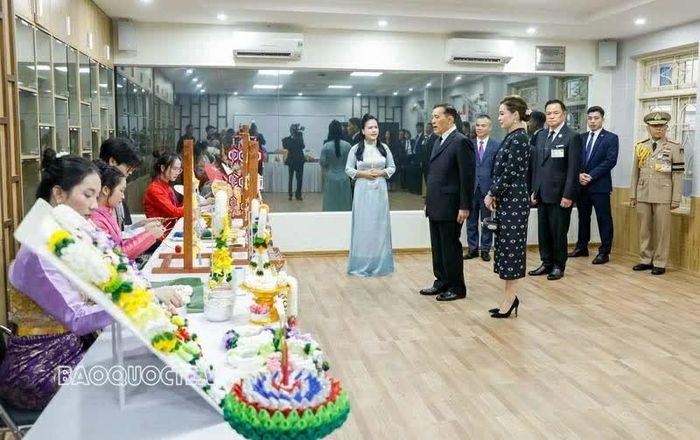 Không gian Văn hóa Thái Lan tại Trường Đại học Hà Nội cũng là một điểm nhấn trong hợp tác văn hóa, giáo dục giữa hai nước. Được cải tạo, mở rộng năm 2018 với sự hỗ trợ của Đại sứ quán Thái Lan tại Hà Nội, không gian này tạo điều kiện để sinh viên Việt Nam tìm hiểu và trải nghiệm văn hóa Thái Lan thông qua ngôn ngữ, nghệ thuật và các hoạt động tương tác.