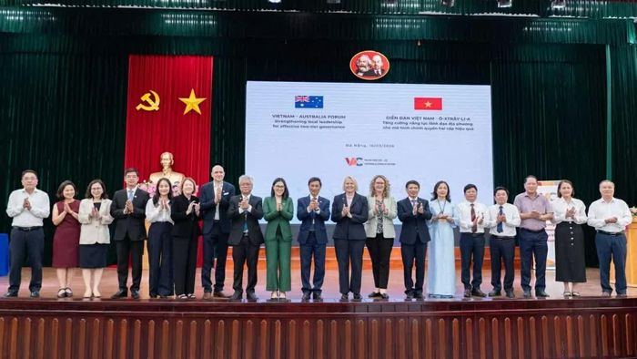 Các đại biểu chụp ảnh lưu niệm tại diễn đàn. (Nguồn: ĐSQ Australia tại Việt Nam)