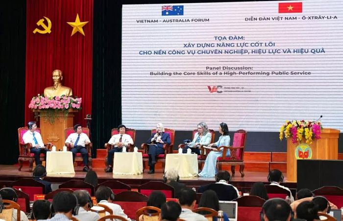 Phiên toạ đàm thảo luận bàn tròn “Xây dựng năng lực cốt lõi cho nền công vụ chuyên nghiệp, hiệu lực và hiệu quả”. (Nguồn: ĐSQ Australia tại Việt Nam)