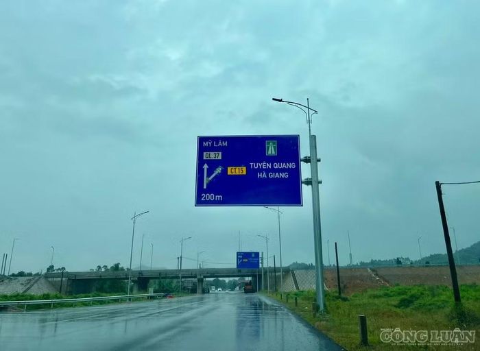 Thời tiết mưa nhiều ảnh hưởng đến tiến độ thi công.