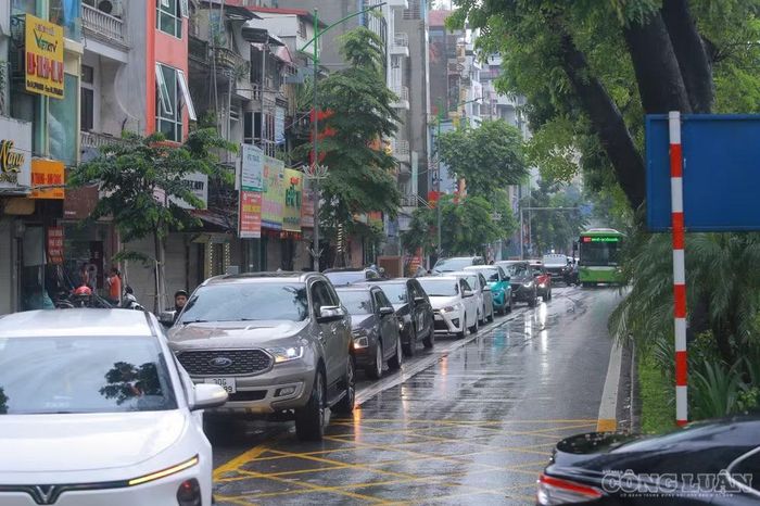 Việc điều chỉnh tổ chức giao thông được thực hiện nhằm giảm thiểu ùn tắc tại khu vực nút giao Láng Hạ - Giảng Võ, trong thời gian thi công cầu vượt thuộc dự án Đầu tư xây dựng đường Vành đai 1, đoạn Hoàng Cầu - Voi Phục.