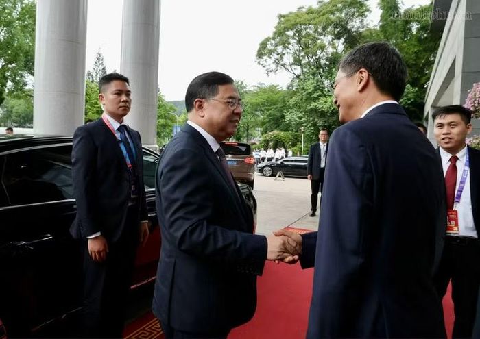 Phó Thủ tướng Thường trực Chính phủ tiếp ông Trần Cương, Ủy viên Trung ương Đảng, Bí thư Đảng ủy Khu tự trị dân tộc Choang Quảng Tây, Trung Quốc - Ảnh: CP
