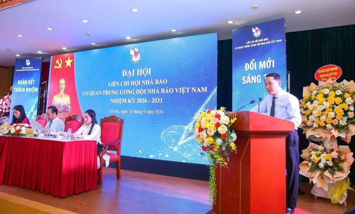 Đồng chí Nguyễn Đức Lợi, Phó Bí thư Thường trực Đảng ủy, Phó Chủ tịch Thường trực Hội Nhà báo Việt Nam, phát biểu chỉ đạo Đại hội. Ảnh: Sơn Hải
