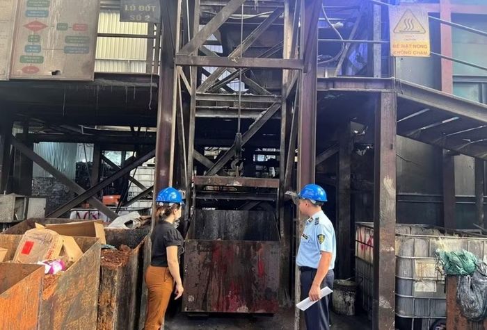 Toàn bộ 83kg thịt heo đông lạnh vi phạm sau đó được tổ chức tiêu hủy theo quy định. (Ảnh: QLTT TPHCM)