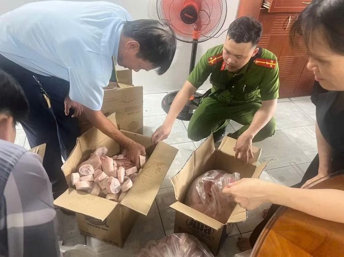Hơn 83kg thịt heo đông lạnh không có hóa đơn chứng từ bị thu giữ. (Ảnh: QLTT TPHCM)