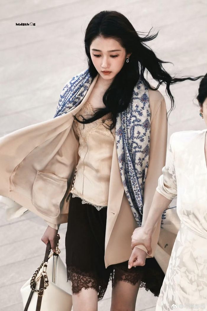 Tạo hình Quan Hiểu Đồng trong phim được khen đẹp. Quan Hiểu Đồng vốn có nhiều ưu thế về hình thể, trong các phim trước đó chưa được khai thác tốt.