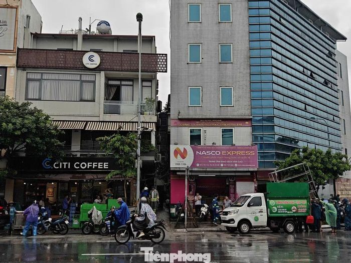 Theo thông tin ban đầu của người dân tại hiện trường, trước đó, vào khoảng 1h50 ngày 16/9, sau khi phát hiện hoả hoạn, người dân đã báo động, đồng thời sử dụng phương tiện tại chỗ để chữa cháy ban đầu nhưng không thể khống chế đám cháy...