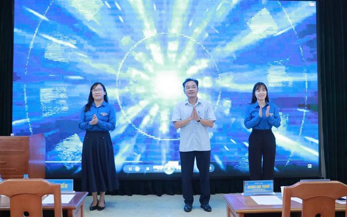 Các đại biểu phát động cuộc thi