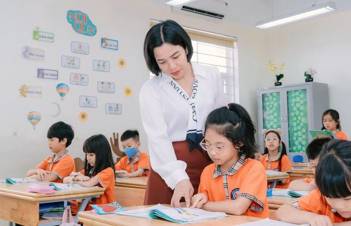 Cử tri kiến nghị xem xét điều chỉnh tuổi nghỉ hưu đối với nhà giáo. (Ảnh minh họa)