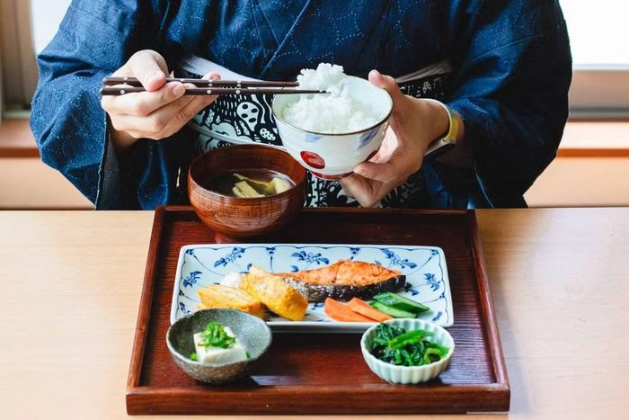 Một bữa sáng truyền thống của người Nhật. Ảnh: Chefjacooks.