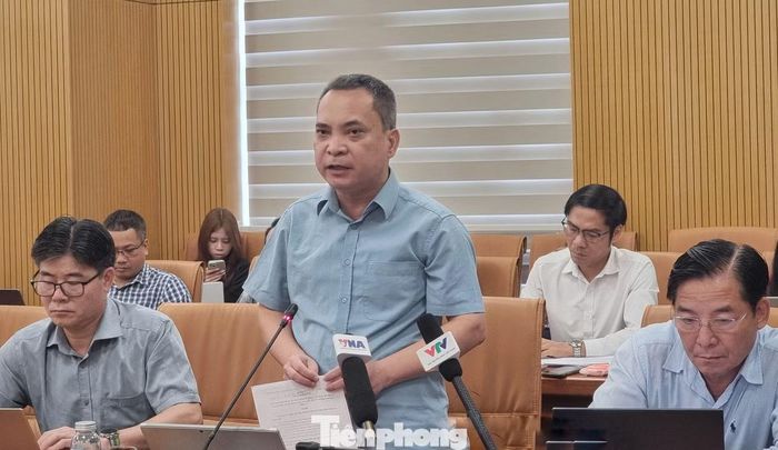 Ông Nghiêm Quang Tuấn - Phó Cục trưởng Cục Trồng trọt và Bảo vệ thực vật - thông tin tại họp báo.