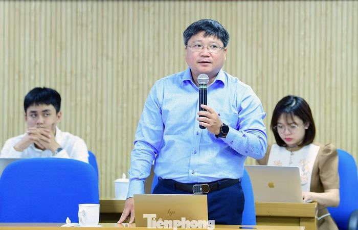 Lãnh đạo các ban, đơn vị thuộc Trung ương Đoàn trao đổi tại hội nghị. Ảnh: Xuân Tùng
