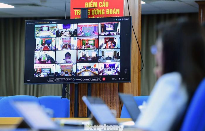 Hội nghị diễn ra theo hình thức trực tiếp kết hợp trực tuyến. Ảnh: Xuân Tùng