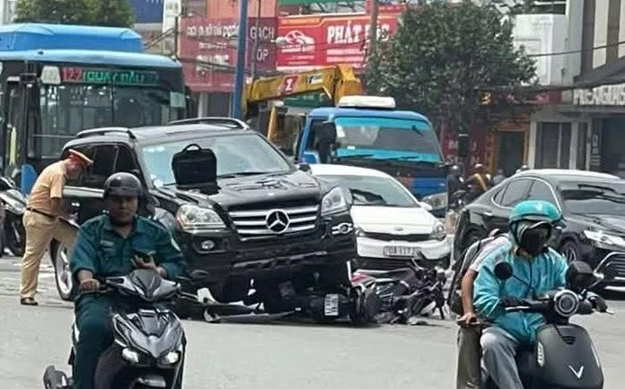 Hình ảnh vụ tai nạn do người đi đường chụp lại.