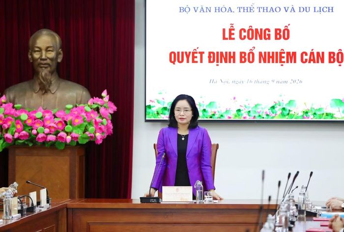 Thứ trưởng Bộ VHTTDL Trịnh Thị Thủy phát biểu tại buổi lễ. Ảnh: Trần Huấn.