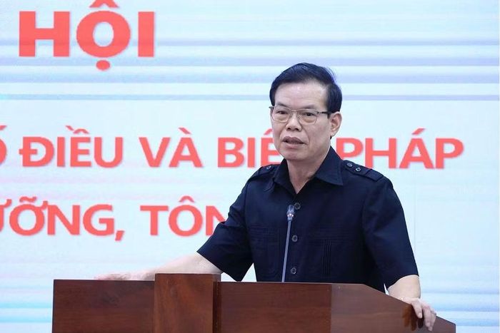 Phó Bí thư Đảng ủy MTTQ, các đoàn thể Trung ương Triệu Tài Vinh phát biểu khai mạc Hội nghị. Ảnh: Trường Phong
