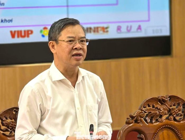 Ông Trương Cảnh Tuyên - Chủ tịch UBND TP. Cần Thơ chủ trì hội nghị lấy ý kiến quy hoạch, ngày 16/9.