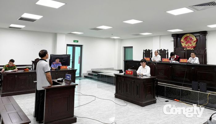 Ngày 16/9, TAND tỉnh Hà Tĩnh tuyên phạt bị cáo Phạm Văn Hùng 2 năm tù về tội “Sản xuất, buôn bán hàng giả là lương thực”.