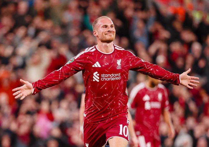 Tottenham nhỉnh hơn về mặt thế trận, nhưng đội chủ nhà lại tìm được bàn mở tỷ số ở phút 21 nhờ công Mac Allister