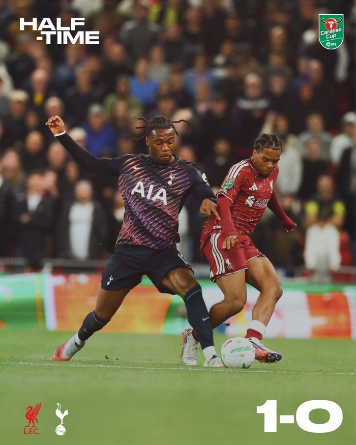 45 phút đầu khép lại với tỷ số 1-0 nghiêng về Liverpool