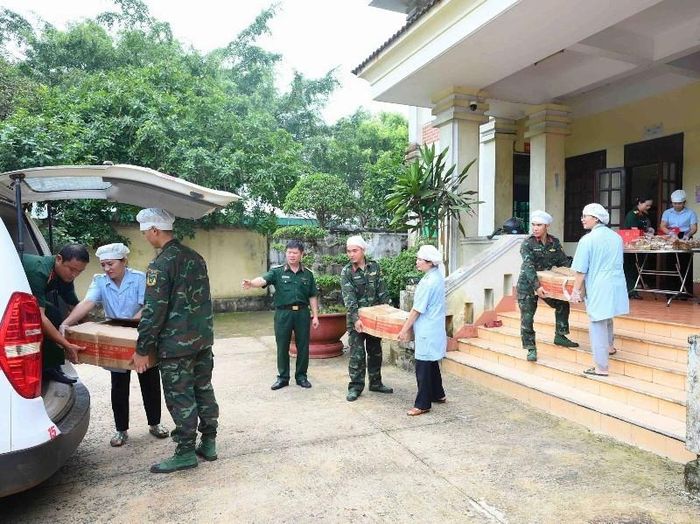 Bánh được vận chuyển đến các cơ quan, đơn vị để tổ chức trao tặng cho các em nhỏ nhân dịp tết Trung thu. Ảnh: Đơn vị cung cấp