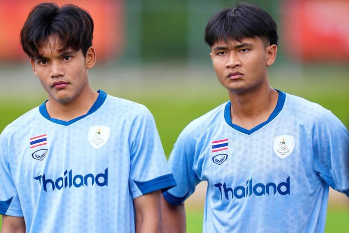 Kinh nghiệm của Burapha (phải) là chìa khóa của U23 Thái Lan. Ảnh: FAT