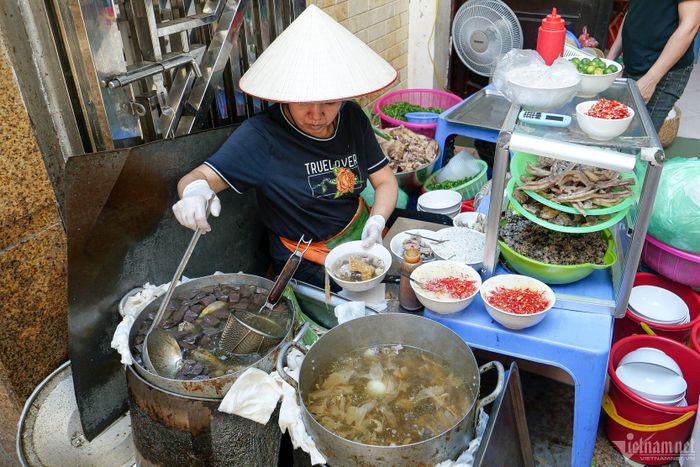 Món ăn của quán có mức giá phổ biến từ 50.000 đồng