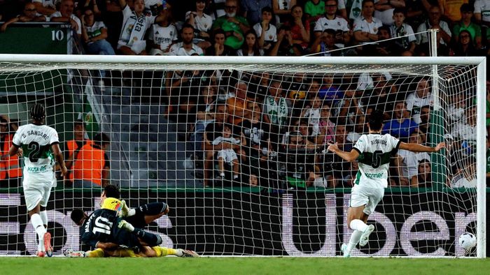 Guler và Mbappe giúp Real Madrid dẫn 2 bàn sau hơn nửa giờ. Ảnh: Diario AS