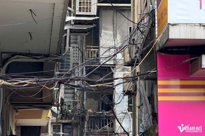 Ngôi nhà xảy ra hỏa hoạn ở trong ngõ. Ảnh: Đình Hiếu