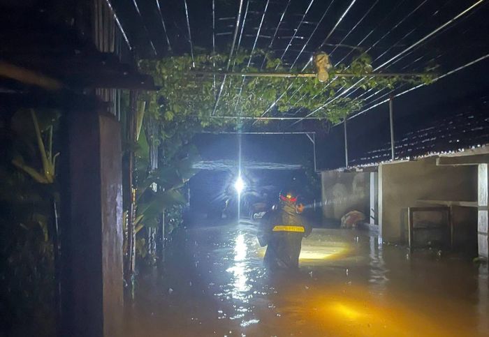 Một khu dân cư ở xã Quỳnh Văn ngập sâu trong đêm 15/9. Ảnh: Công an xã Quỳnh Văn