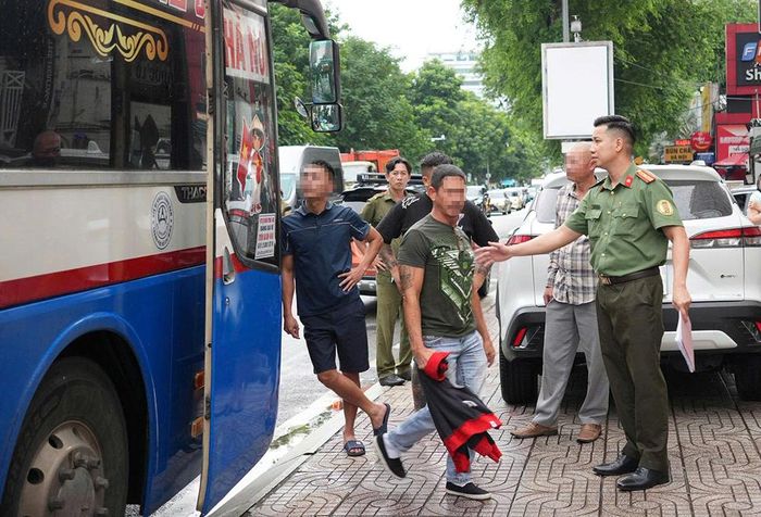 Quá trình tiếp nhận các công dân bị trục xuất về nước được thực hiện đúng quy định.