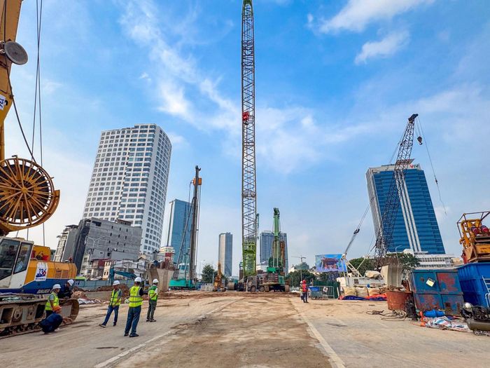  Hình ảnh thi công hạng mục ngầm metro số 5 tại khu vực Nguyễn Chí Thanh. Ảnh: MRB