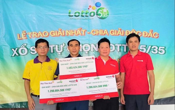 Anh Vương Hạnh nhận 3 giải nhất trị giá hơn 4 tỷ đồng. Ảnh: Vietlott