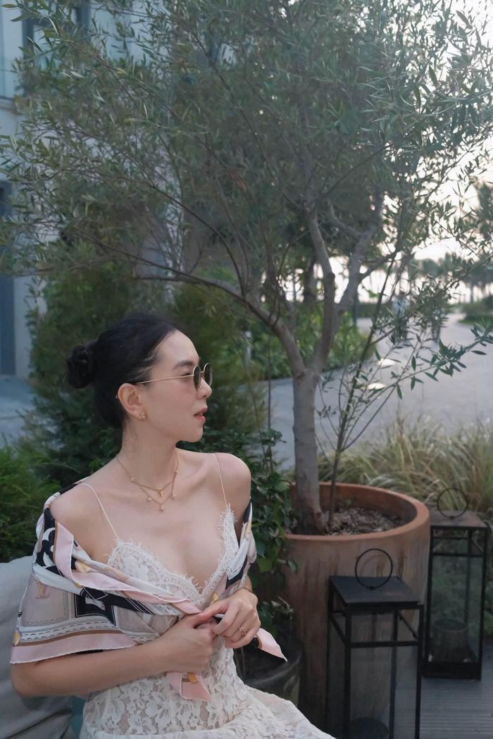 MC Mai Ngọc quyến rũ.