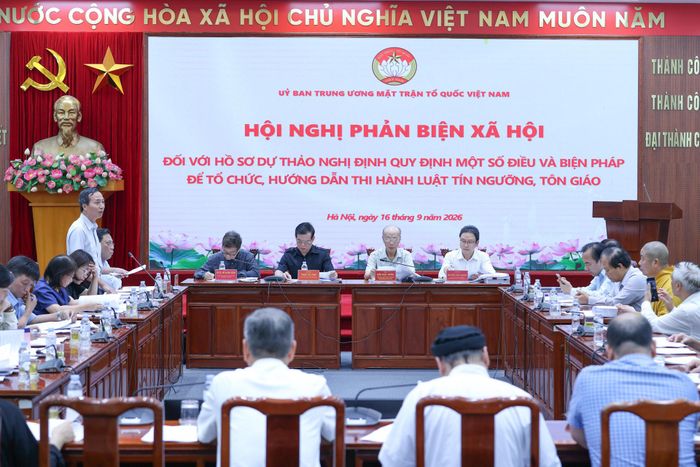 Hội nghị phản biện xã hội đối với hồ sơ dự thảo Nghị định quy định một số điều và biện pháp để tổ chức, hướng dẫn thi hành Luật Tín ngưỡng, tôn giáo. Ảnh: Lê Anh Dũng