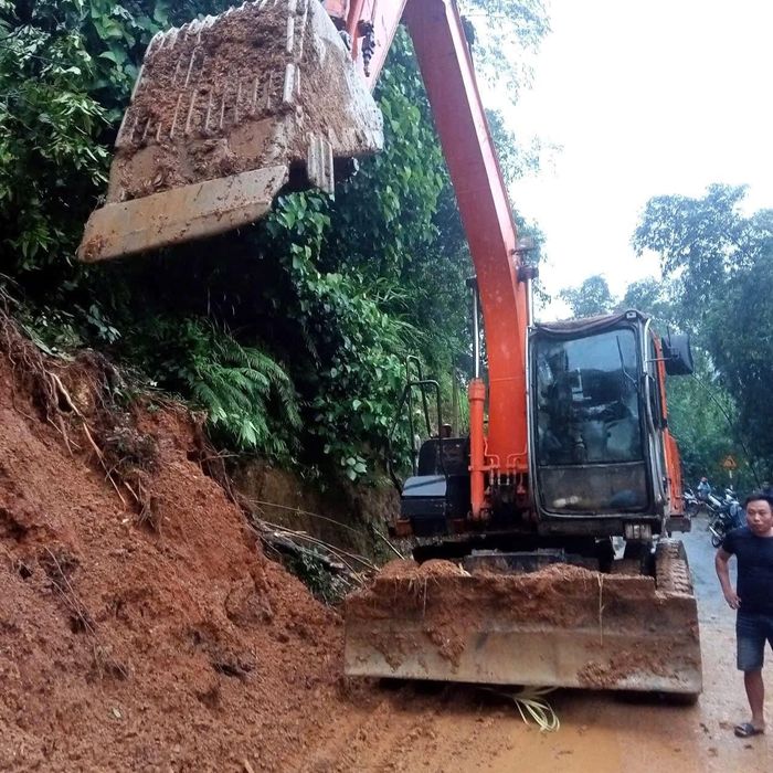 Nhiều tuyến đường tại khu vực miền núi Thanh Hóa bị sạt lở