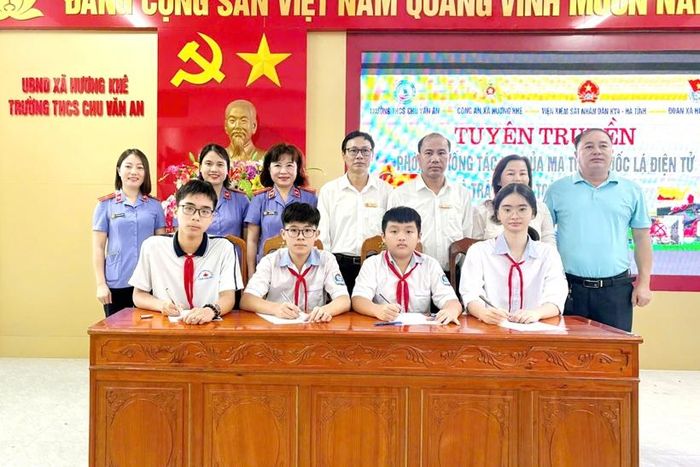 Ký cam kết chấp hành pháp luật